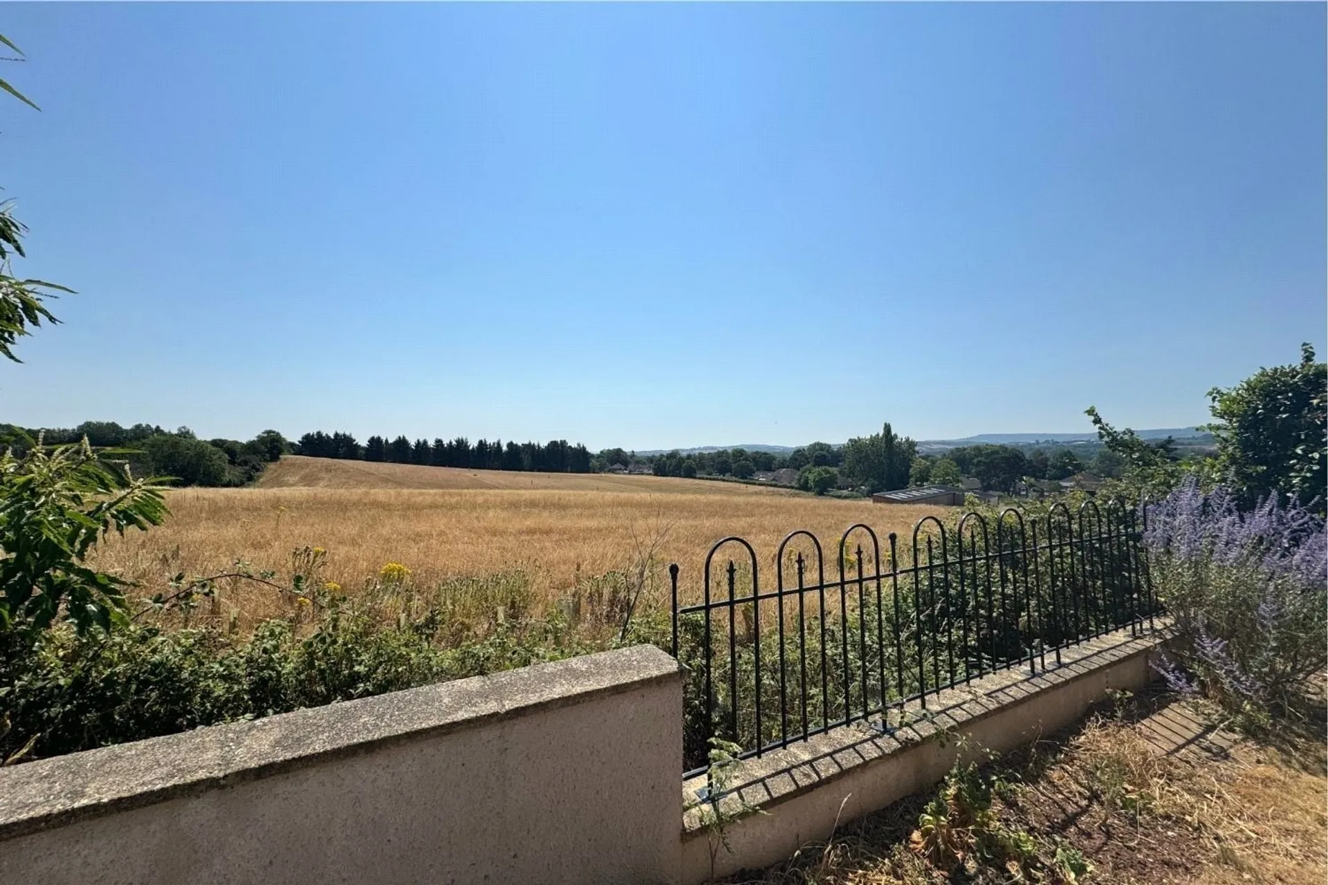 Property photo top 1