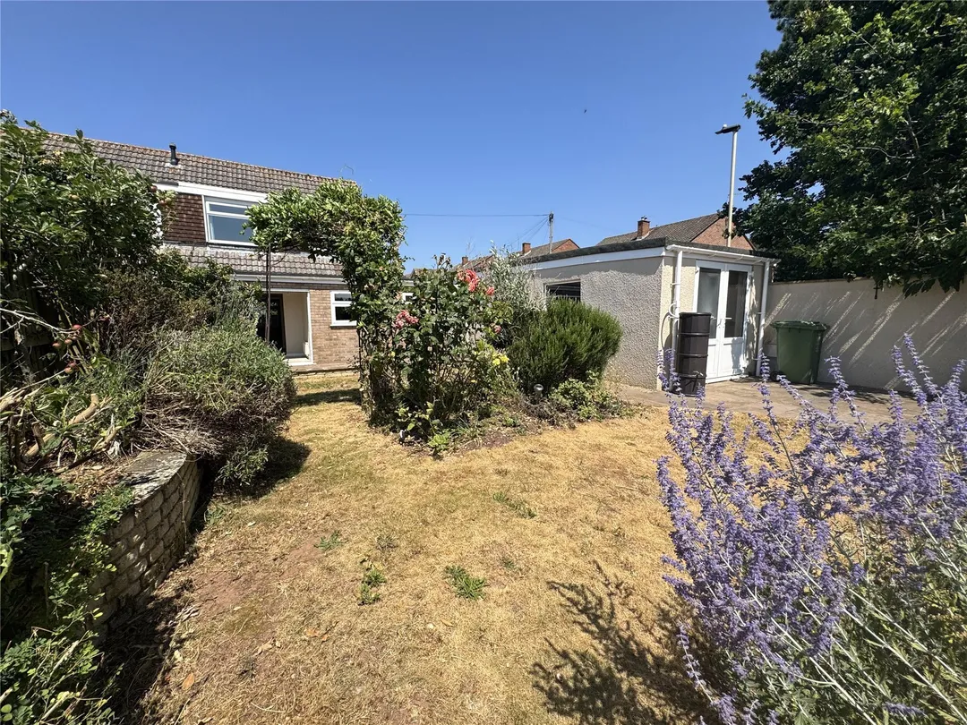 https://mr0.homeflow-assets.co.uk/files/photo/image/47772/2711/_x_/TOP260173_42.jpg