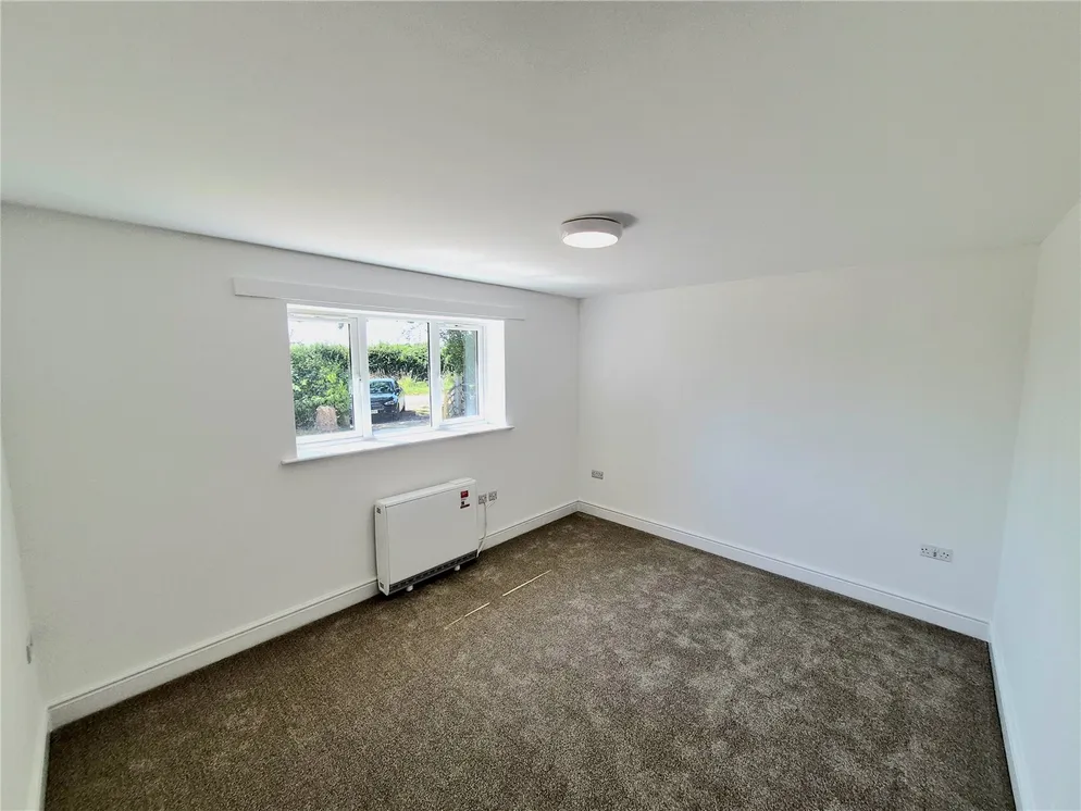 Property carousel item 7