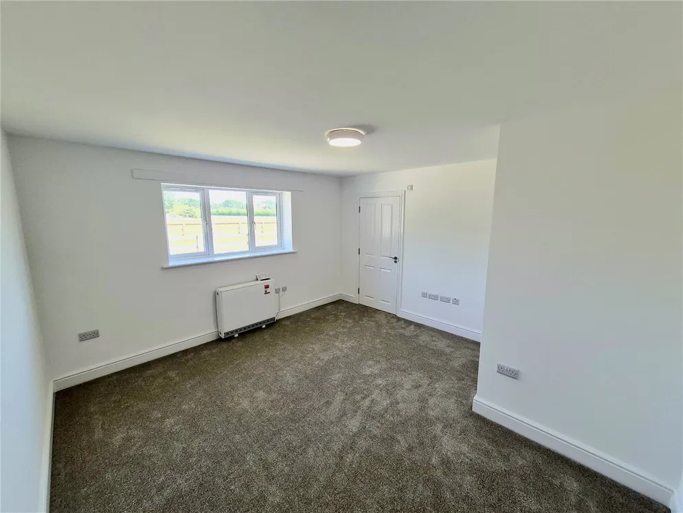Property carousel item 8