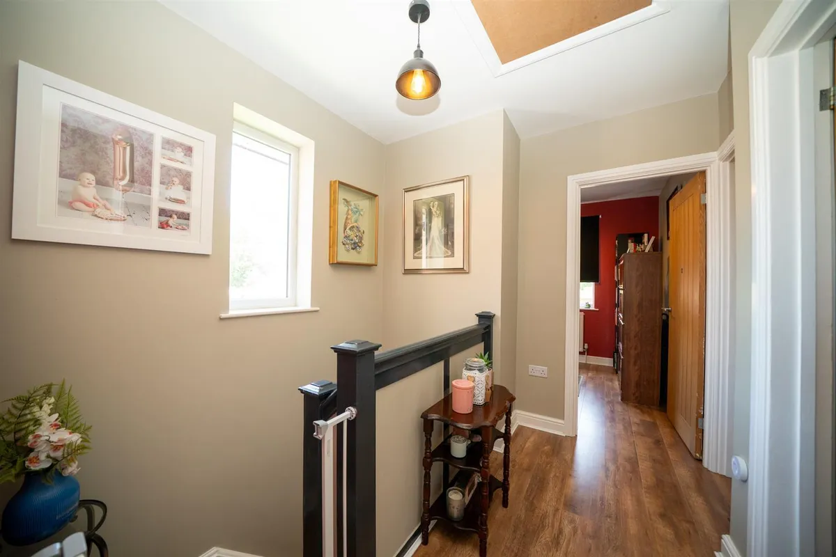 Sundown Avenue, Dunstable, Bedfordshire, LU5 4AJ