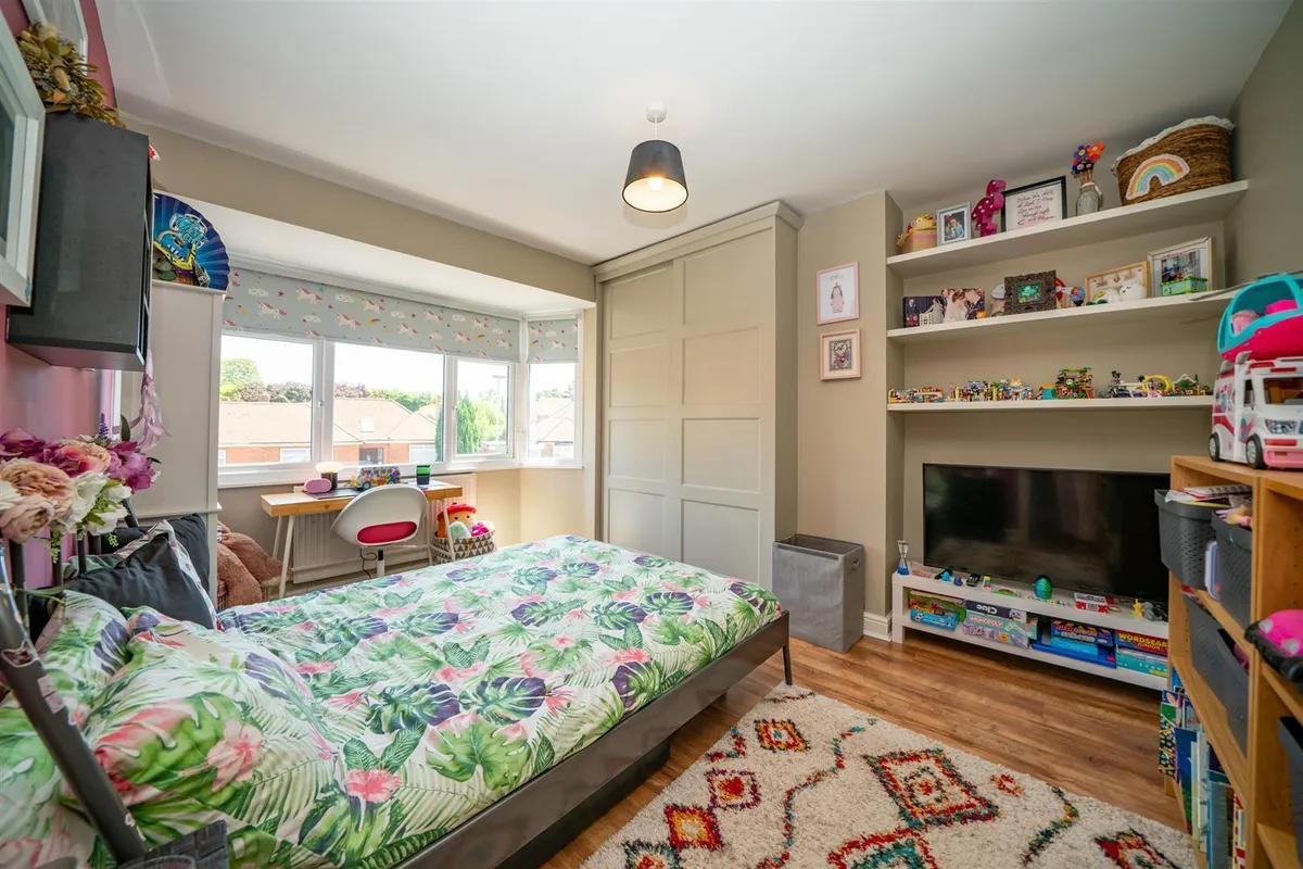 Sundown Avenue, Dunstable, Bedfordshire, LU5 4AJ