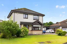Flures Place, Erskine