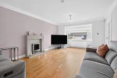 Flures Place, Erskine