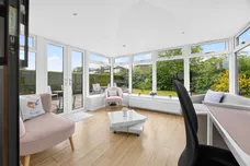 Flures Place, Erskine