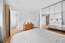 Flures Place, Erskine