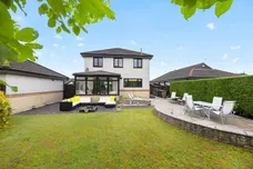 Flures Place, Erskine