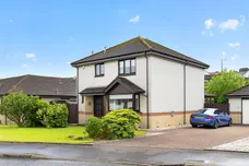 Flures Place, Erskine