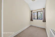 Longfield Avenue, Wallington