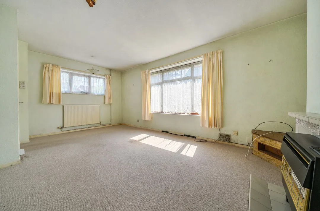 https://mr0.homeflow-assets.co.uk/files/photo/image/47772/7490/_x_/57875086.jpg
