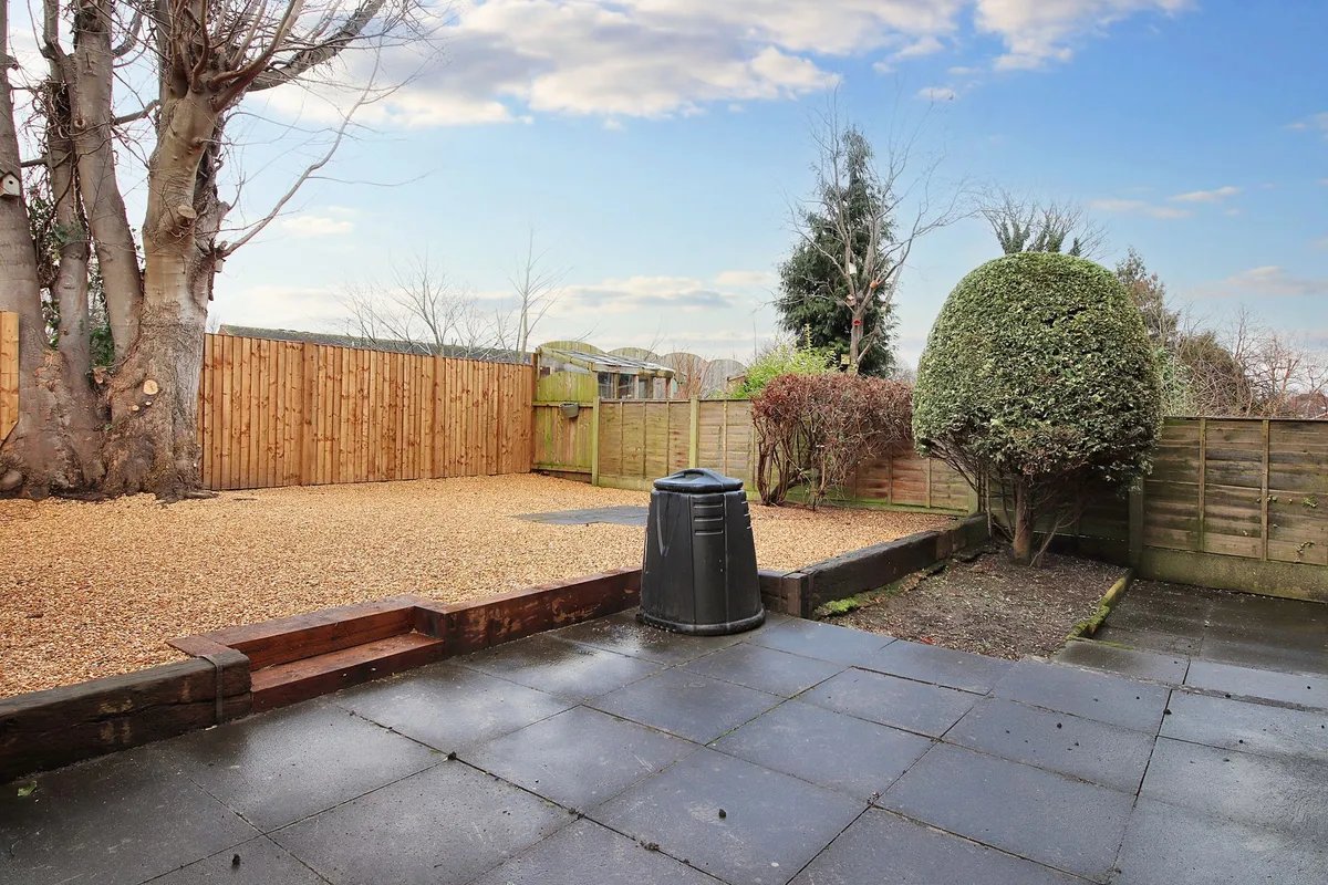 Francis Road, Frodsham, WA6