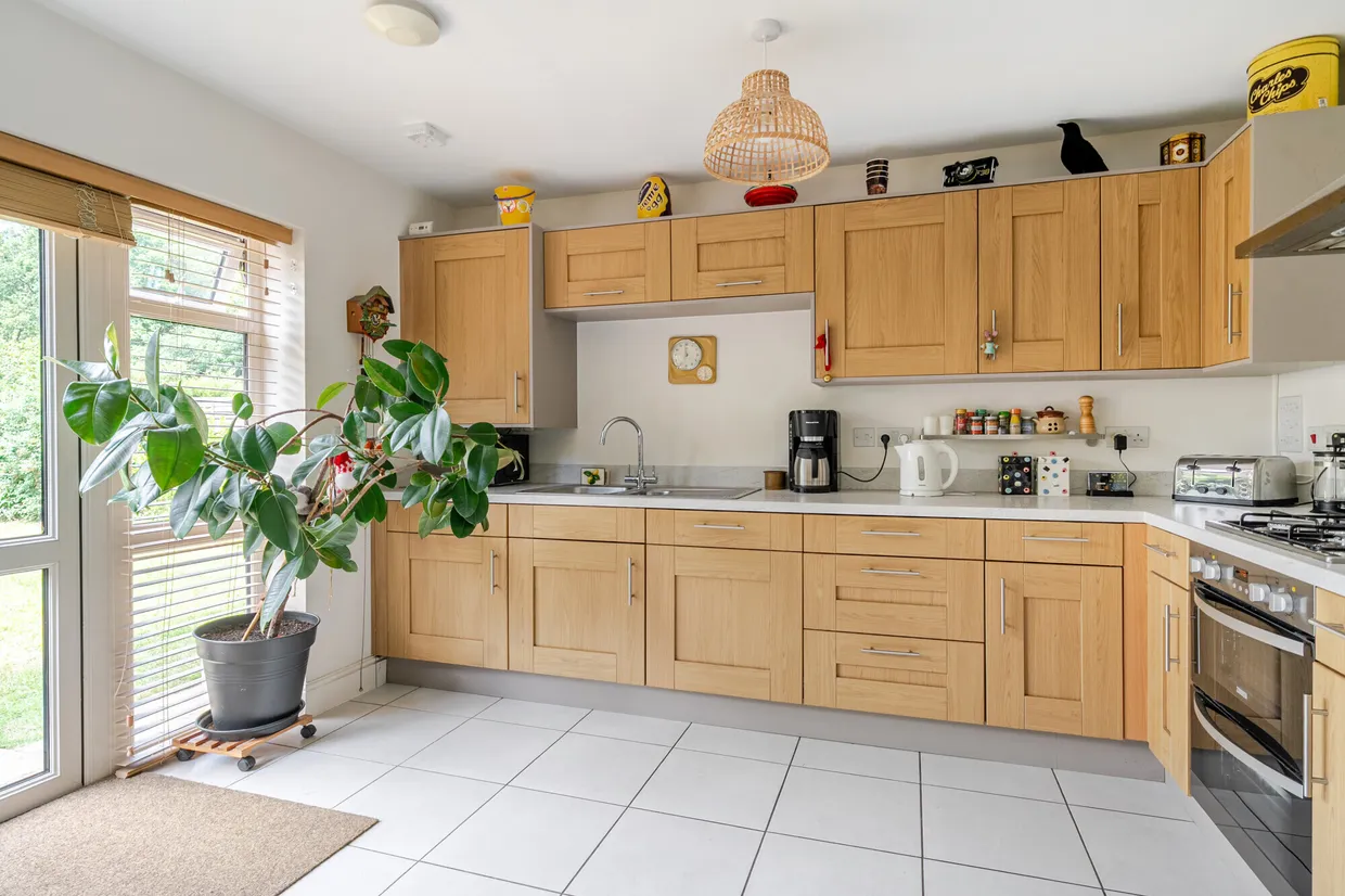 Oakhurst Drive, Four Marks, GU34 photo 4