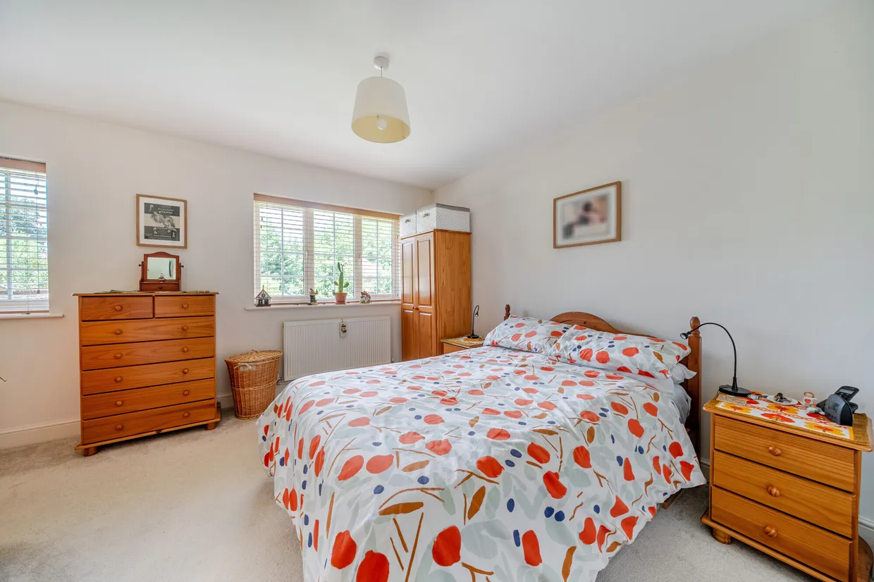 Oakhurst Drive, Four Marks, GU34 photo 6