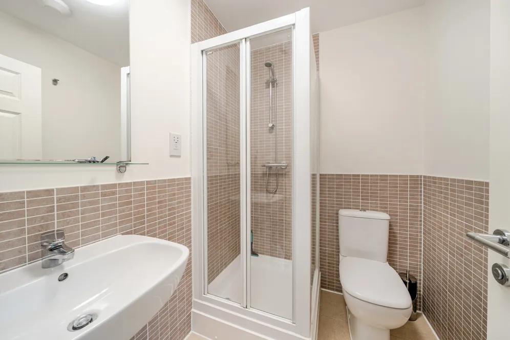 Oakhurst Drive, Four Marks, GU34 photo 10