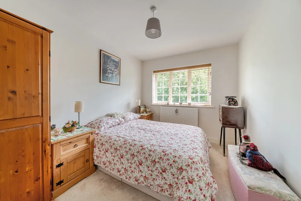 Oakhurst Drive, Four Marks, GU34 photo 11