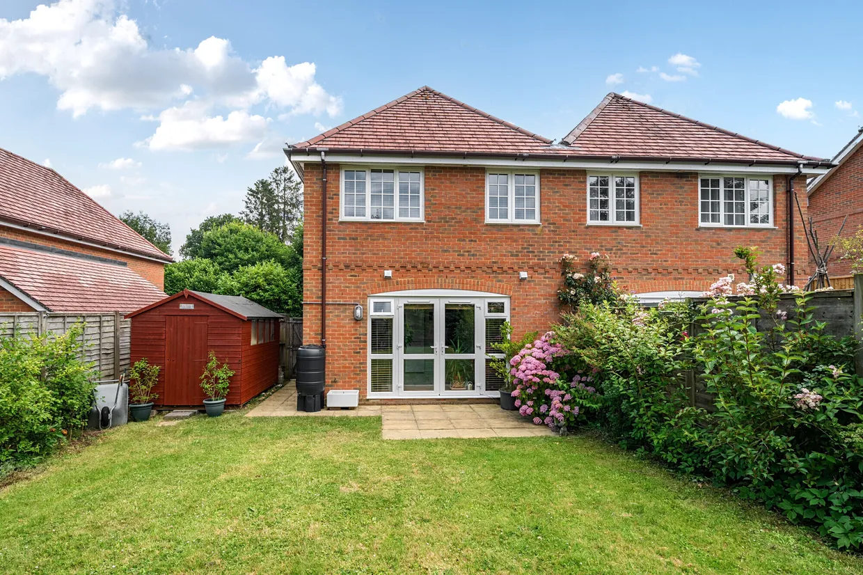 Oakhurst Drive, Four Marks, GU34 photo 12
