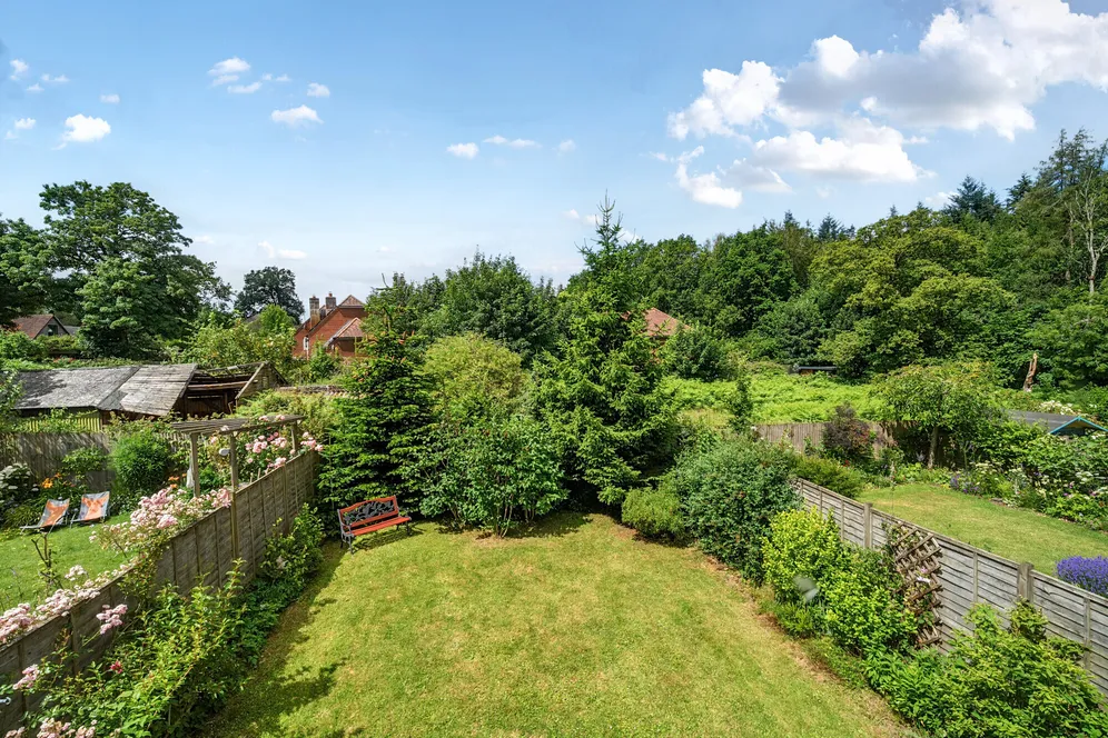 Oakhurst Drive, Four Marks, GU34 photo 15