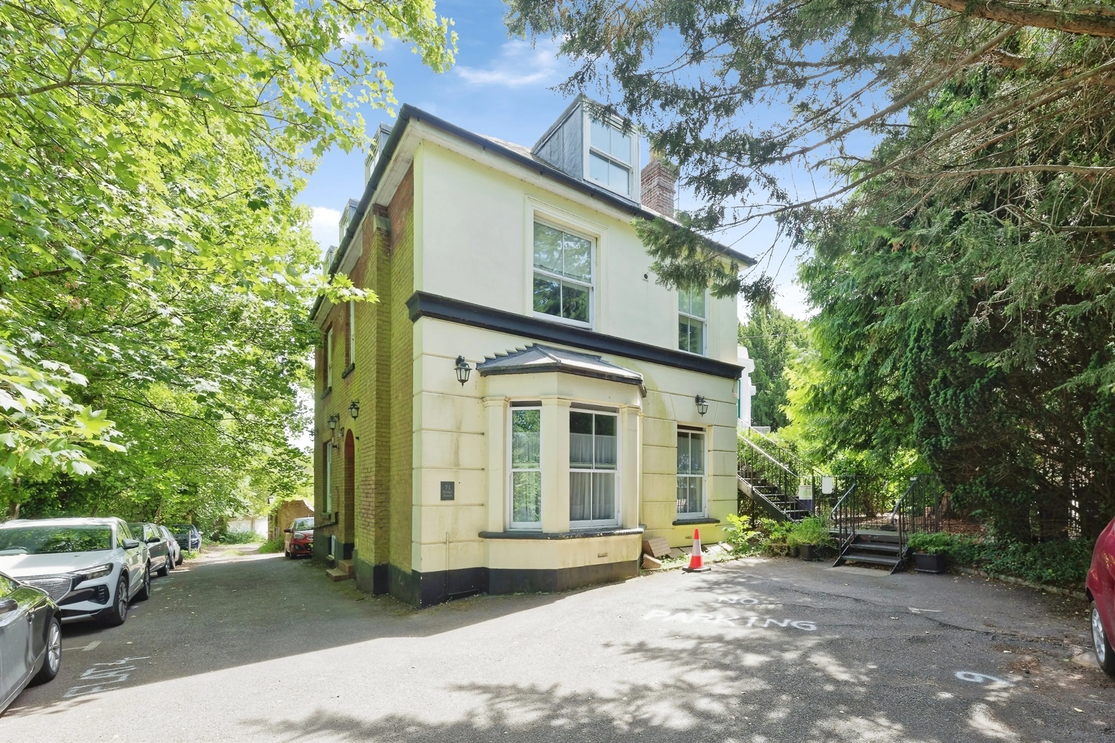 Property photo 0