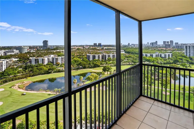 20301 W Country Club Dr, Aventura, FL 33180