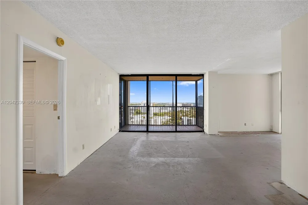 20301 W Country Club Dr, Aventura, FL 33180