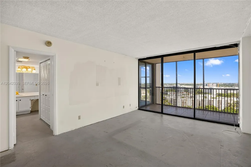 20301 W Country Club Dr, Aventura, FL 33180