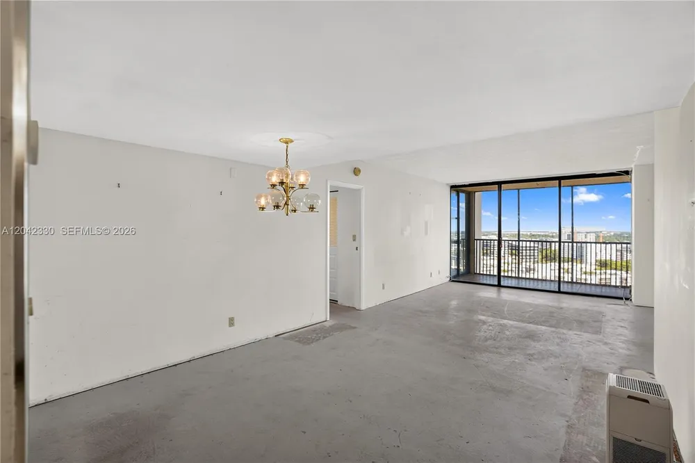 20301 W Country Club Dr, Aventura, FL 33180