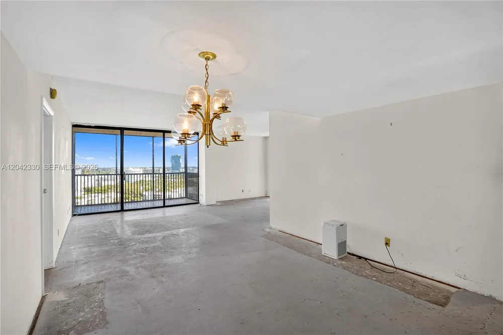 20301 W Country Club Dr, Aventura, FL 33180
