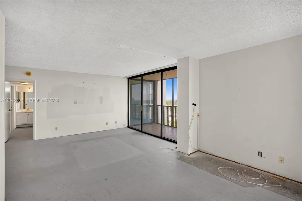 20301 W Country Club Dr, Aventura, FL 33180