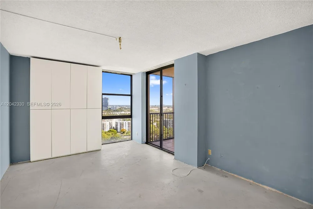 20301 W Country Club Dr, Aventura, FL 33180