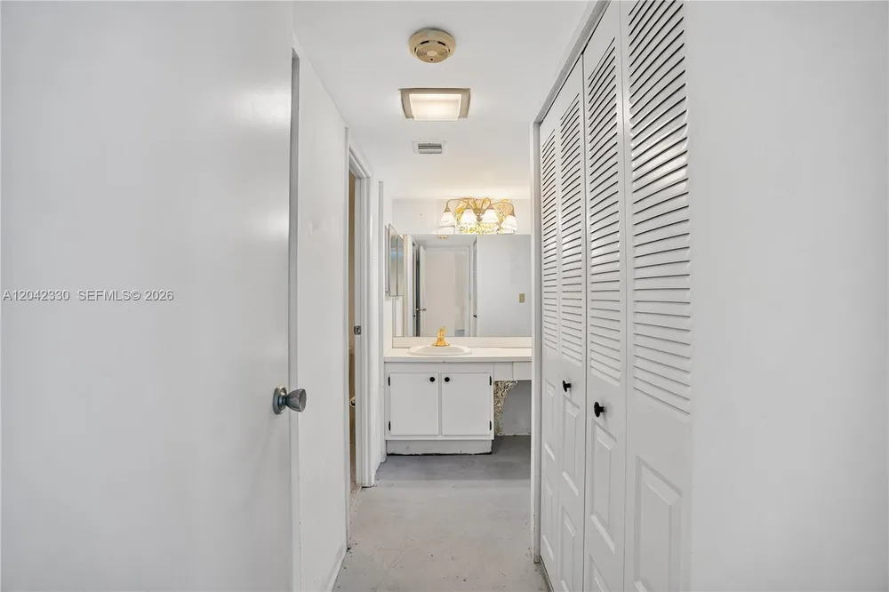 20301 W Country Club Dr, Aventura, FL 33180