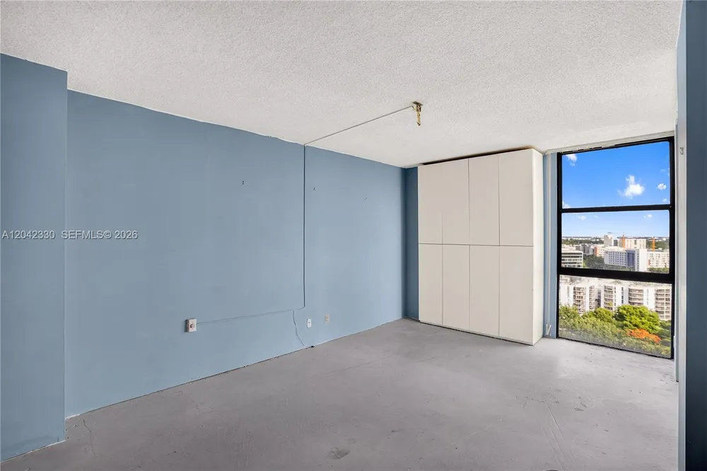 20301 W Country Club Dr, Aventura, FL 33180