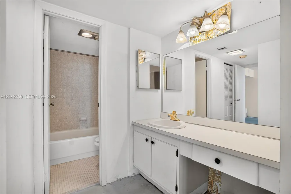 20301 W Country Club Dr, Aventura, FL 33180