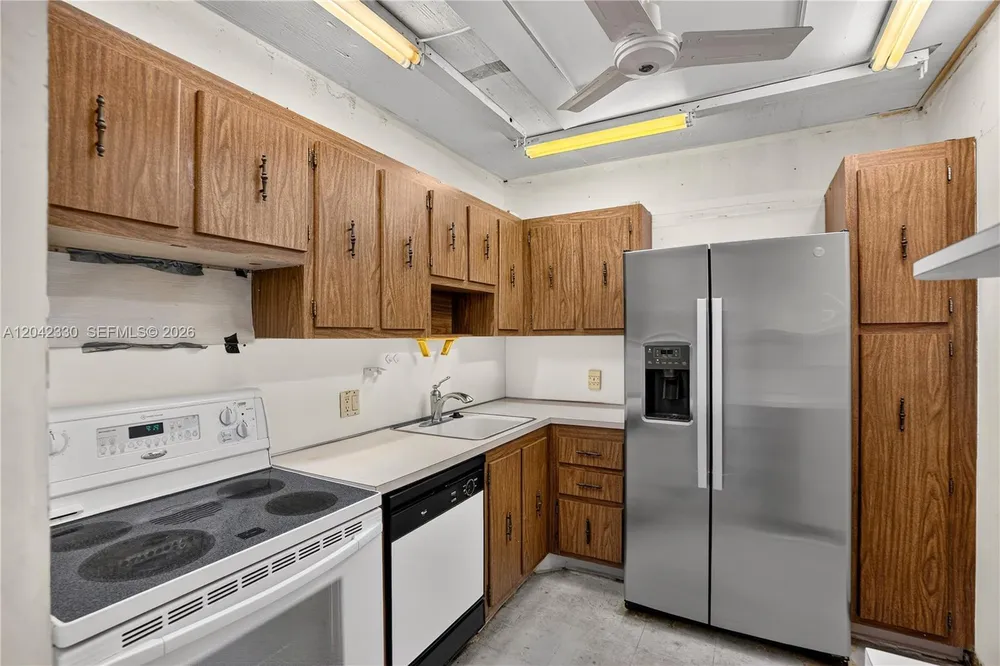 20301 W Country Club Dr, Aventura, FL 33180