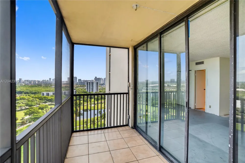 20301 W Country Club Dr, Aventura, FL 33180