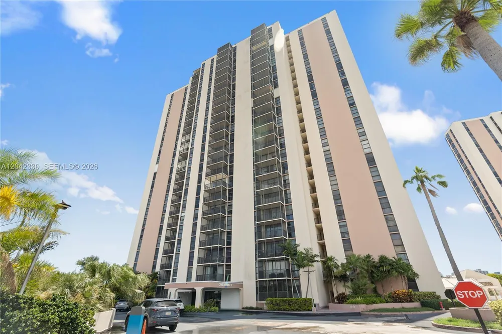 20301 W Country Club Dr, Aventura, FL 33180