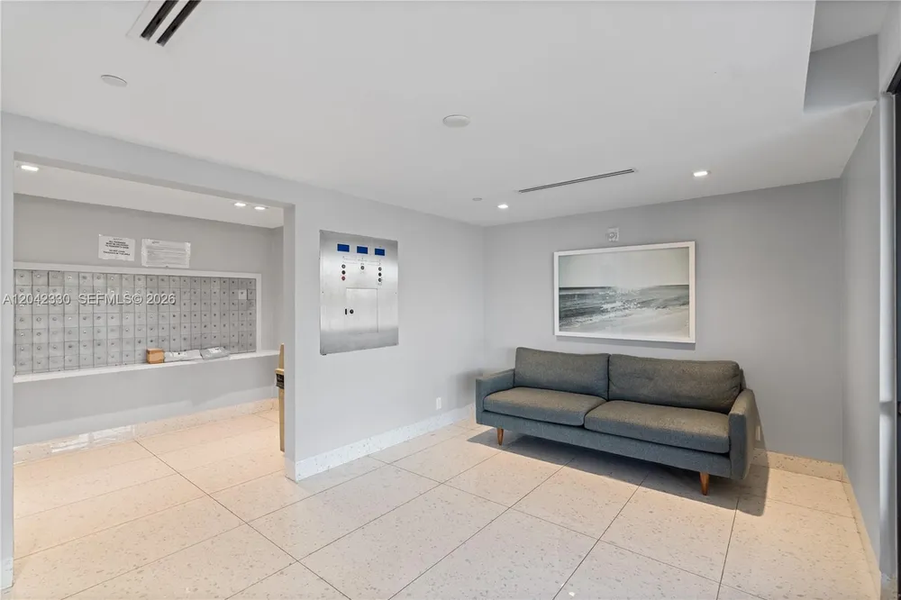 20301 W Country Club Dr, Aventura, FL 33180