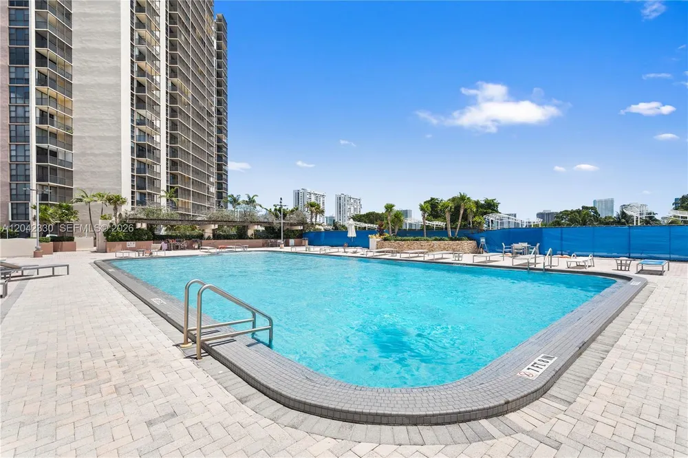 20301 W Country Club Dr, Aventura, FL 33180