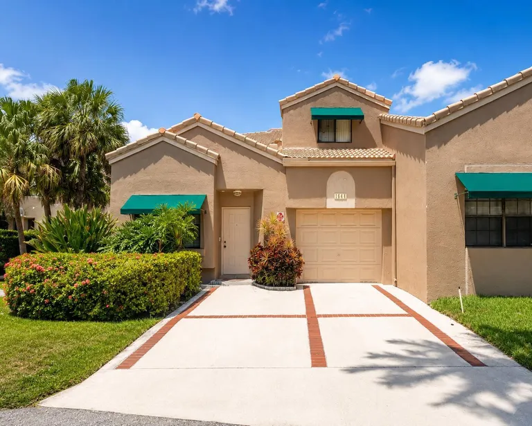 1644 Cypress Pointe Dr, Coral Springs, FL 33071