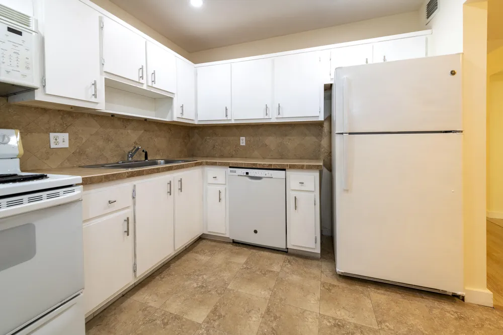 6061 N Falls Cir Dr, Lauderhill, FL 33319