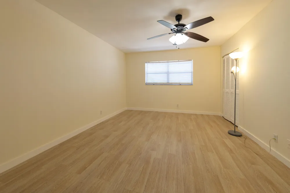6061 N Falls Cir Dr, Lauderhill, FL 33319