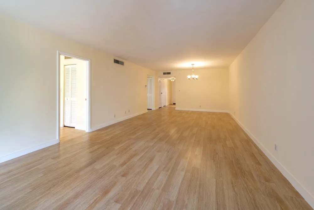 6061 N Falls Cir Dr, Lauderhill, FL 33319