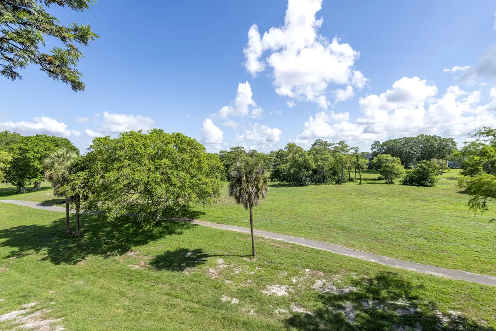 6061 N Falls Cir Dr, Lauderhill, FL 33319
