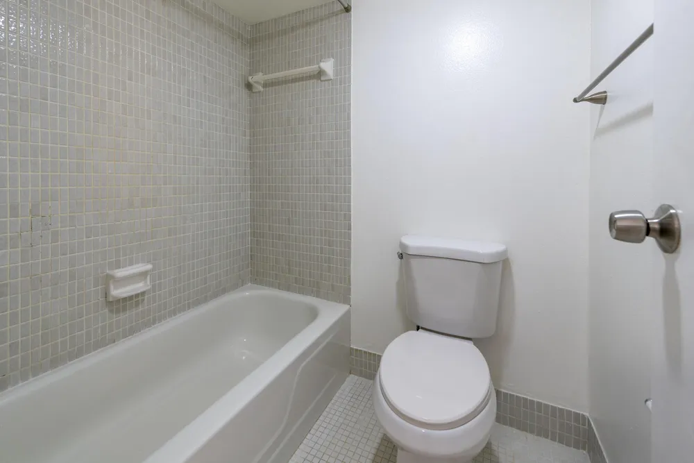 6061 N Falls Cir Dr, Lauderhill, FL 33319