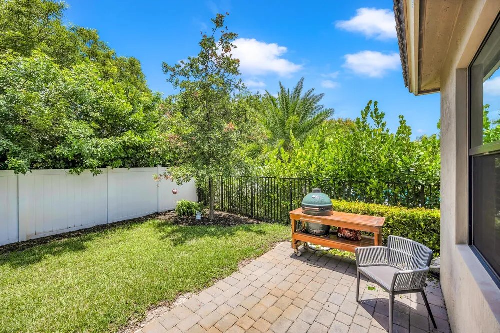8028 NW 78th St, Tamarac, FL 33321