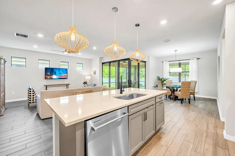 8028 NW 78th St, Tamarac, FL 33321