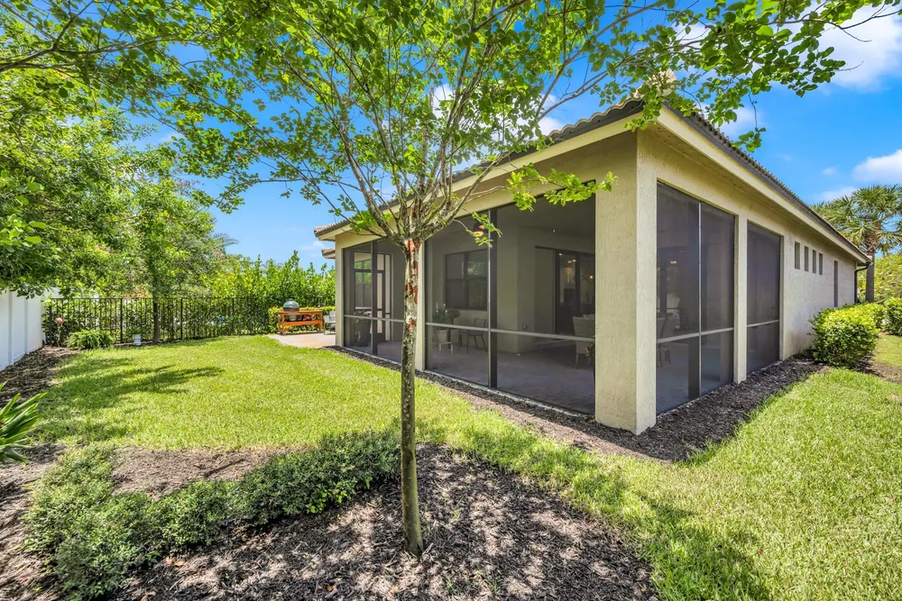 8028 NW 78th St, Tamarac, FL 33321