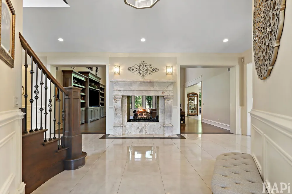 18 ENCLAVE COURT, South Barrington, IL 60010