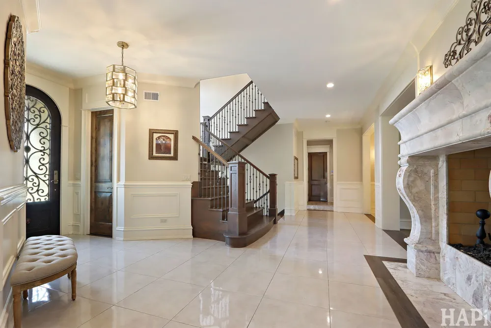 18 ENCLAVE COURT, South Barrington, IL 60010