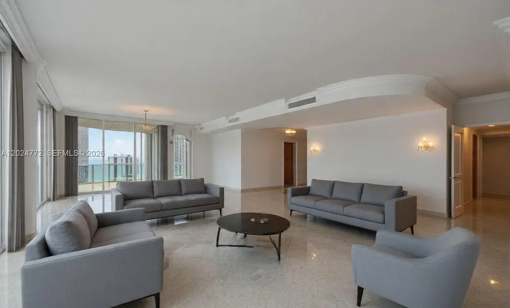 16500 Collins Ave, Sunny Isles Beach, FL 33160