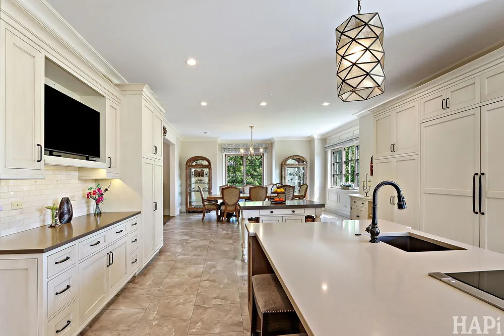 18 ENCLAVE COURT, South Barrington, IL 60010